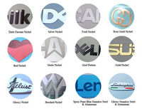 Diferentes acabados de las pegatinas de metal Diferentes acabados de las pegatinas de metal